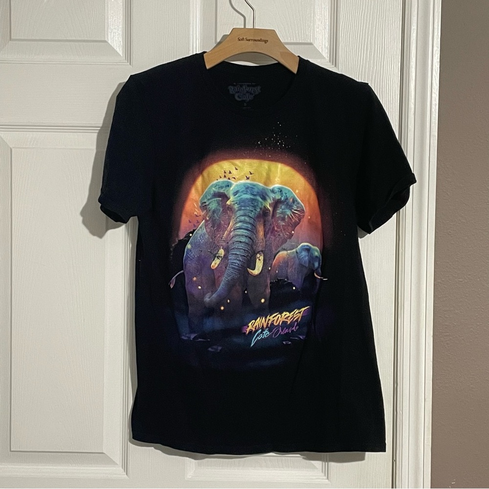 RAINFOREST CAFE ORLANDO Shirt Adult Sz Small Elephant Graphic Print Shirt Sleeve